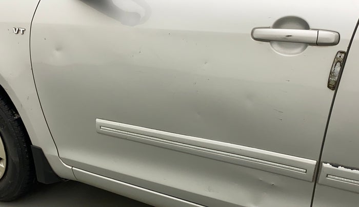 2014 Maruti Swift VXI, Petrol, Manual, 6,331 km, Front passenger door - Slightly dented