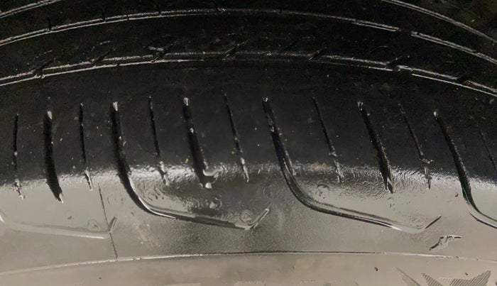 2024 Maruti FRONX DELTA PLUS 1.2MT, Petrol, Manual, 33,765 km, Right Rear Tyre Tread