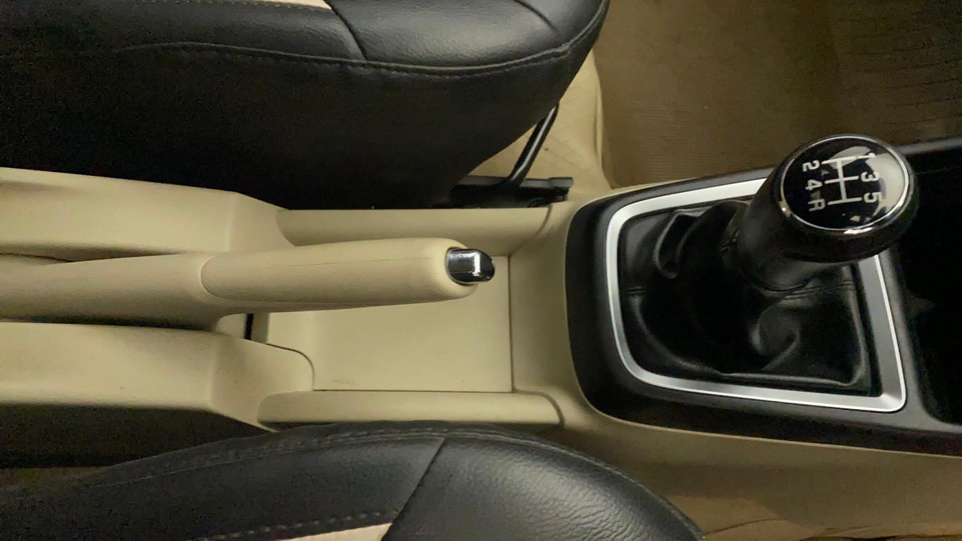2017 Maruti Dzire VXI, Petrol, Manual, 65,727 km, Gear Lever