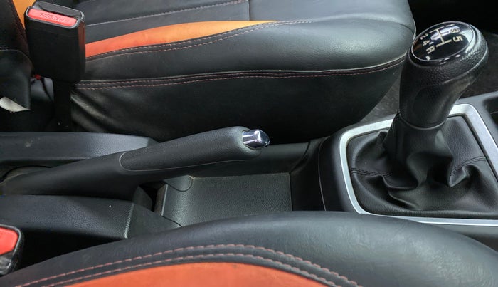 2018 Maruti Swift VXI D, Petrol, Manual, 4,044 km, Gear Lever