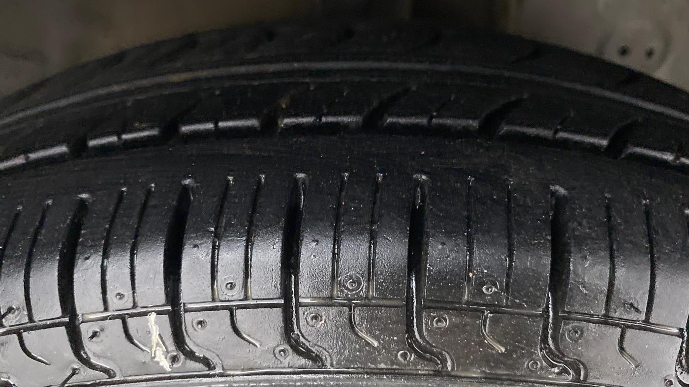 2014 Hyundai Eon D LITE PLUS, Petrol, Manual, 24,511 km, Right Front Tyre Tread