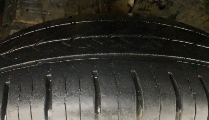 2015 Maruti Swift VDI ABS, Diesel, Manual, 65,223 km, Left Front Tyre Tread
