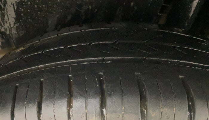 2015 Maruti Swift VDI ABS, Diesel, Manual, 65,223 km, Left Rear Tyre Tread