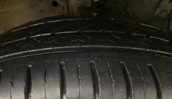 2015 Maruti Swift VDI ABS, Diesel, Manual, 65,223 km, Right Front Tyre Tread