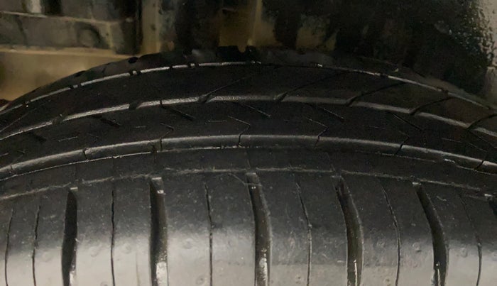 2015 Maruti Swift VDI ABS, Diesel, Manual, 65,223 km, Right Rear Tyre Tread