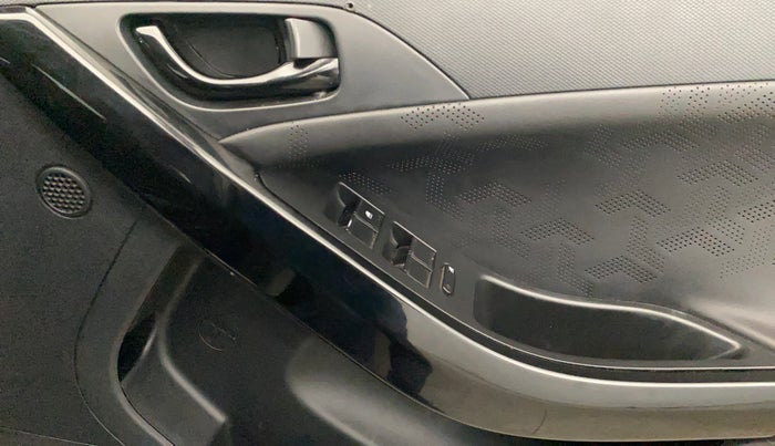 2021 Tata NEXON XZ PLUS (O) PETROL DARK EDITION, Petrol, Manual, 1,22,091 km, Driver Side Door Panels Control