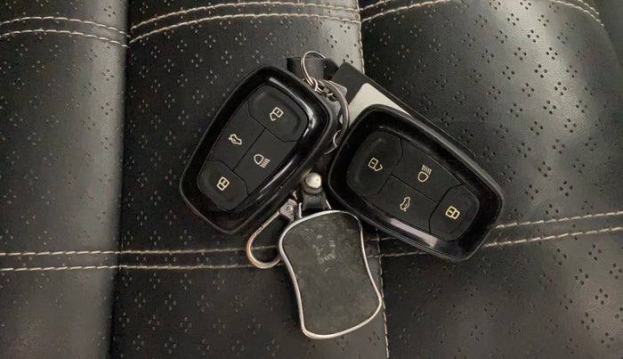 2021 Tata NEXON XZ PLUS (O) PETROL DARK EDITION, Petrol, Manual, 1,22,091 km, Key Close Up