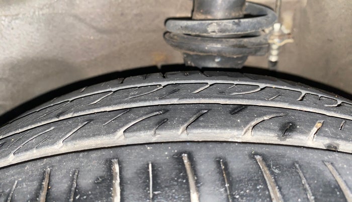 2015 Maruti Alto K10 VXI, Petrol, Manual, 77,254 km, Left Front Tyre Tread