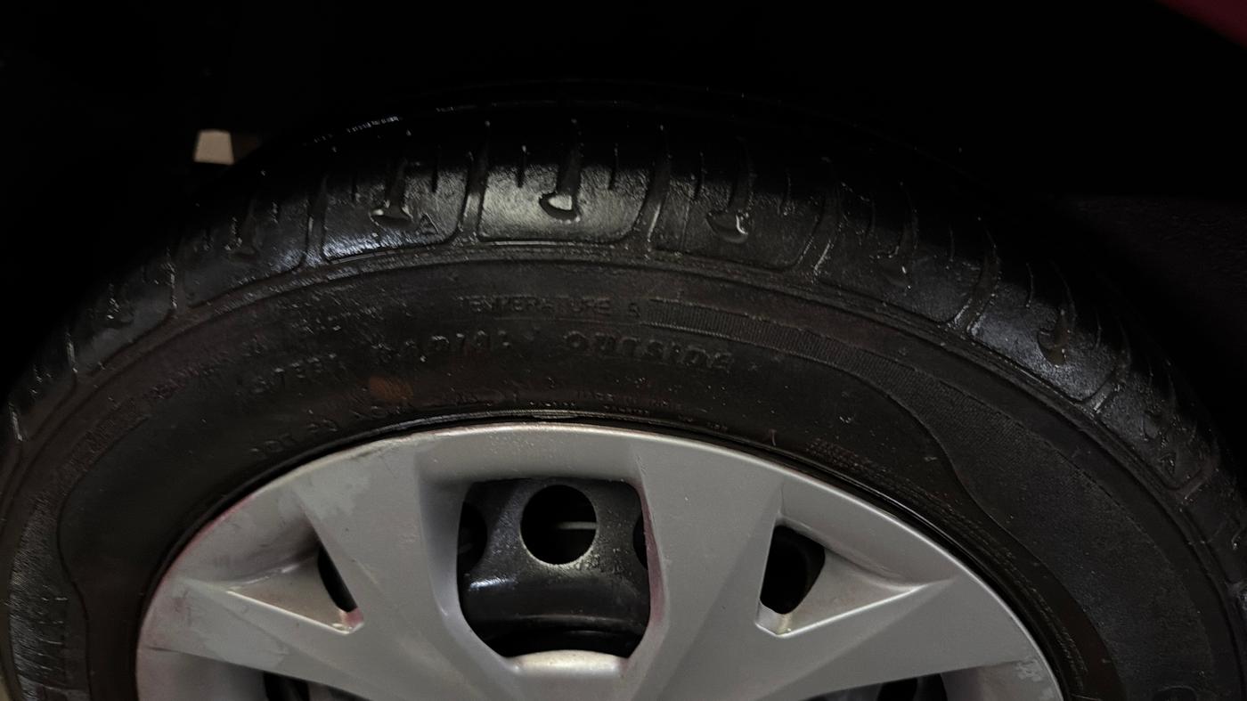 2016 Hyundai Grand i10 SPORTZ 1.2 KAPPA VTVT, Petrol, Manual, 25,434 km, Right Rear Tyre Tread