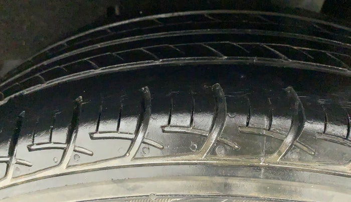 2017 Maruti Baleno DELTA PETROL 1.2, Petrol, Manual, 46,747 km, Left Rear Tyre Tread