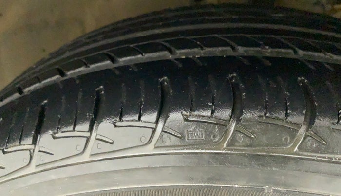 2017 Maruti Baleno DELTA PETROL 1.2, Petrol, Manual, 46,747 km, Right Front Tyre Tread