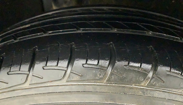 2017 Maruti Baleno DELTA PETROL 1.2, Petrol, Manual, 46,747 km, Right Rear Tyre Tread