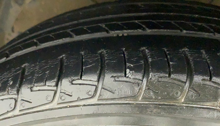 2017 Maruti Baleno DELTA PETROL 1.2, Petrol, Manual, 46,747 km, Left Front Tyre Tread