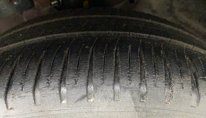 2015 Honda Amaze 1.2L I-VTEC S, Petrol, Manual, 92,348 km, Left Front Tyre Tread