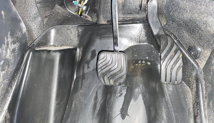 2024 Nissan MAGNITE N-Connecta B4D 1.0 Petrol AMT Dual Tone, Petrol, Automatic, 16,035 km, Pedals