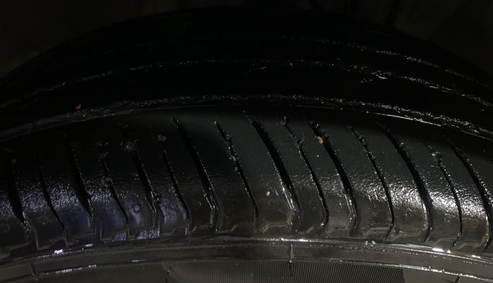 2024 Nissan MAGNITE N-Connecta B4D 1.0 Petrol AMT Dual Tone, Petrol, Automatic, 16,035 km, Left Front Tyre Tread