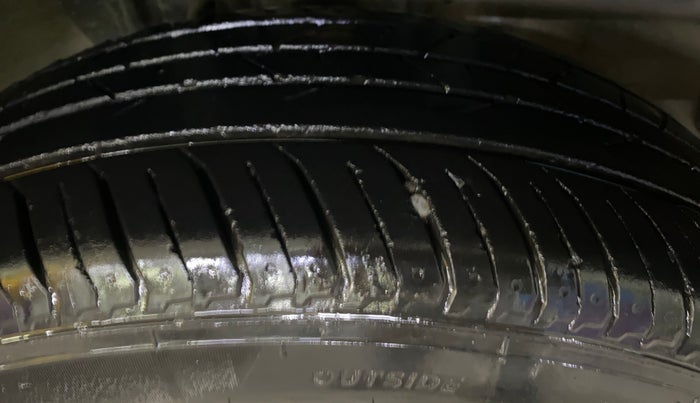 2024 Nissan MAGNITE N-Connecta B4D 1.0 Petrol AMT Dual Tone, Petrol, Automatic, 16,035 km, Right Front Tyre Tread