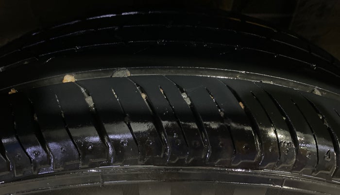 2024 Nissan MAGNITE N-Connecta B4D 1.0 Petrol AMT Dual Tone, Petrol, Automatic, 16,035 km, Left Rear Tyre Tread