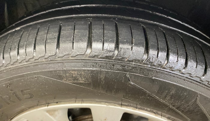 2014 Maruti Ertiga ZXI, Petrol, Manual, 54,164 km, Left Front Tyre Tread