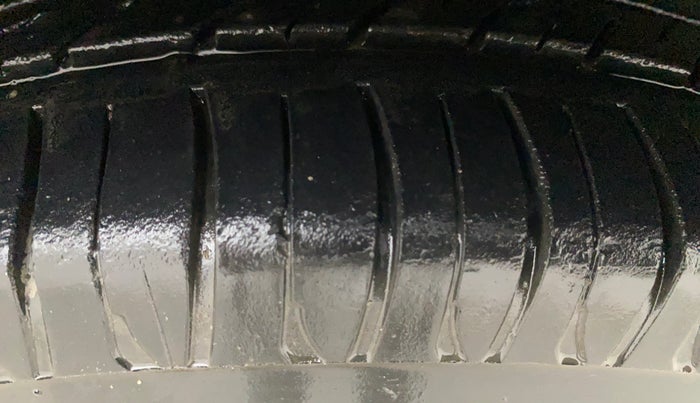 2012 Hyundai Eon MAGNA, Petrol, Manual, 53,108 km, Left Front Tyre Tread