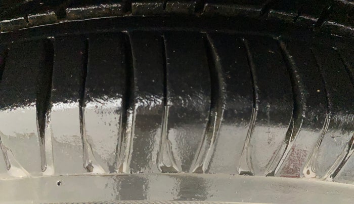 2012 Hyundai Eon MAGNA, Petrol, Manual, 53,108 km, Right Front Tyre Tread