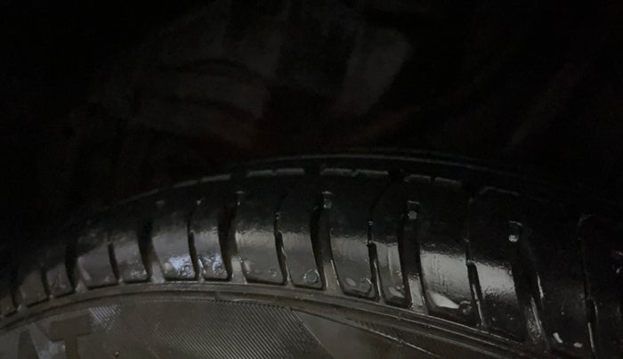 2015 Honda Brio VX MT, Petrol, Manual, 93,935 km, Left Rear Tyre Tread