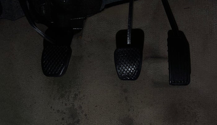 2015 Honda Brio VX MT, Petrol, Manual, 93,935 km, Pedals