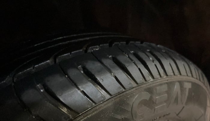 2015 Honda Brio VX MT, Petrol, Manual, 93,935 km, Right Rear Tyre Tread