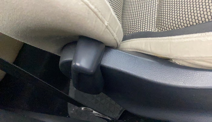 2017 Skoda Rapid 1.6 MPI ACTIVE, Petrol, Manual, 67,939 km, Driver Side Adjustment Panel