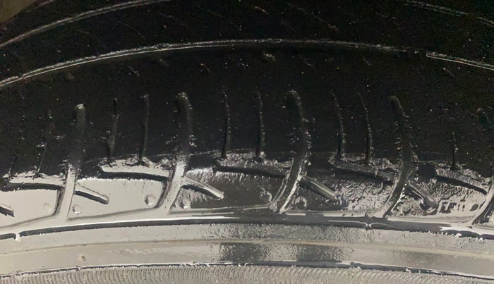 2017 Skoda Rapid 1.6 MPI ACTIVE, Petrol, Manual, 67,939 km, Right Front Tyre Tread