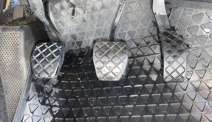 2017 Skoda Rapid 1.6 MPI ACTIVE, Petrol, Manual, 67,939 km, Pedals