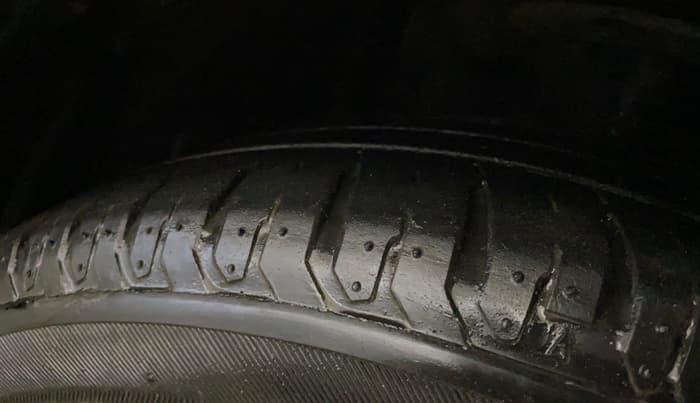 2017 Maruti Baleno ALPHA PETROL 1.2, Petrol, Manual, 84,196 km, Right Front Tyre Tread