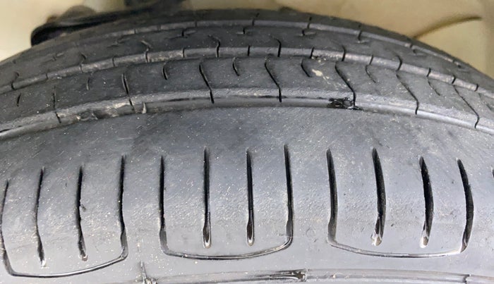 2019 Maruti Eeco 5 STR CNG WITH AC PLUSHTR, CNG, Manual, 46,415 km, Left Front Tyre Tread