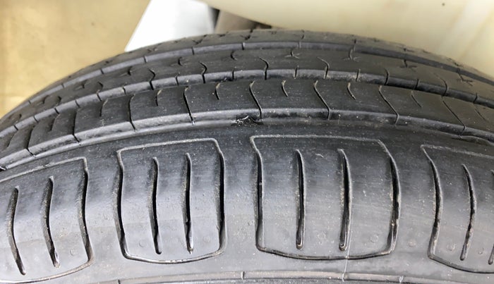 2019 Maruti Eeco 5 STR CNG WITH AC PLUSHTR, CNG, Manual, 46,415 km, Right Rear Tyre Tread