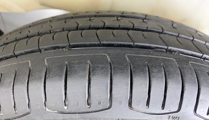 2019 Maruti Eeco 5 STR CNG WITH AC PLUSHTR, CNG, Manual, 46,415 km, Left Rear Tyre Tread