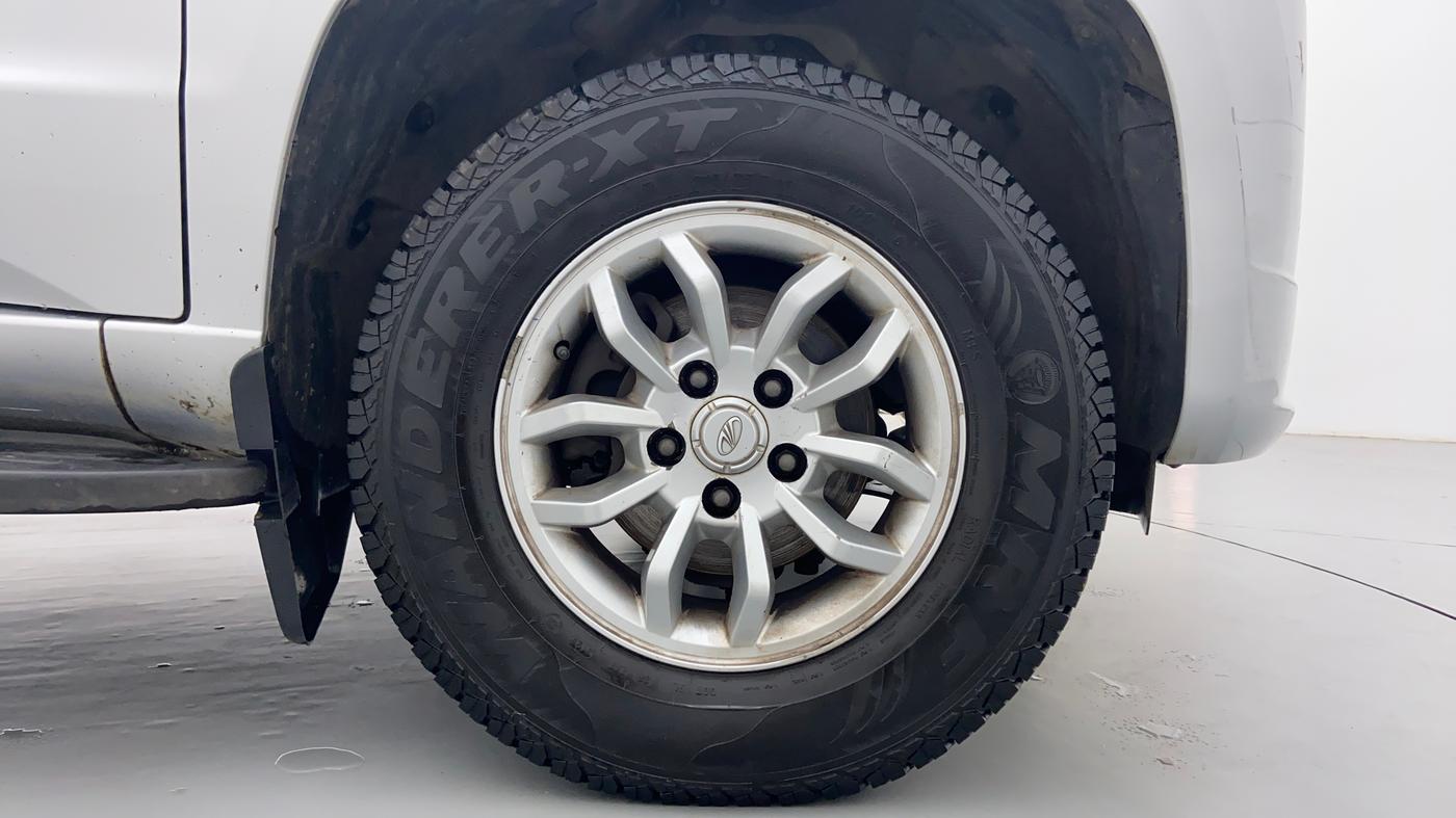2016 Mahindra TUV300 T8 AT, Diesel, Automatic, 98,590 km, Right Front Tyre
