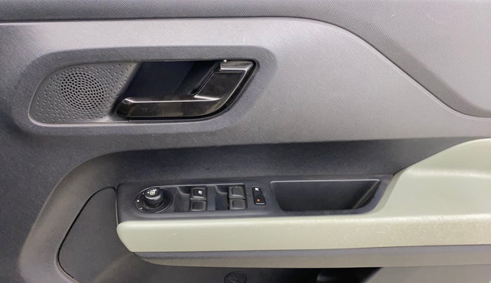 2023 Tata PUNCH ADVENTURE MT, Petrol, Manual, 36,668 km, Driver Side Door Panels Control