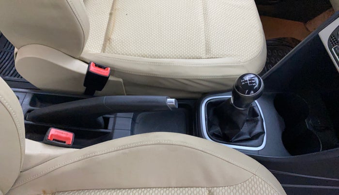 2016 Volkswagen Polo HIGHLINE 1.0L, Petrol, Manual, 58,567 km, Gear Lever