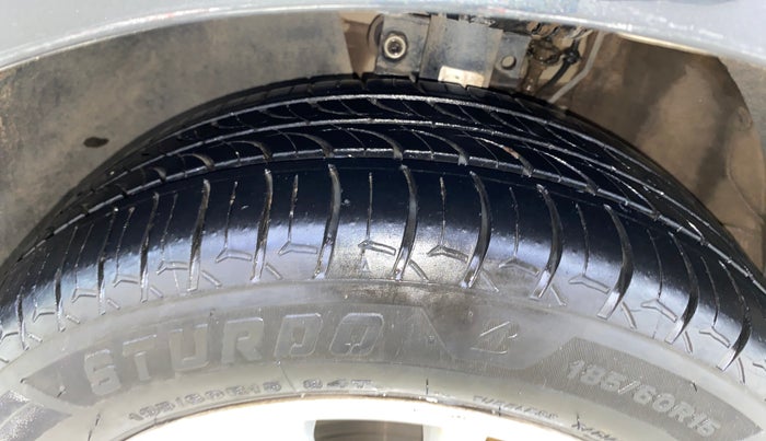 2016 Volkswagen Polo HIGHLINE 1.0L, Petrol, Manual, 58,567 km, Left Front Tyre Tread