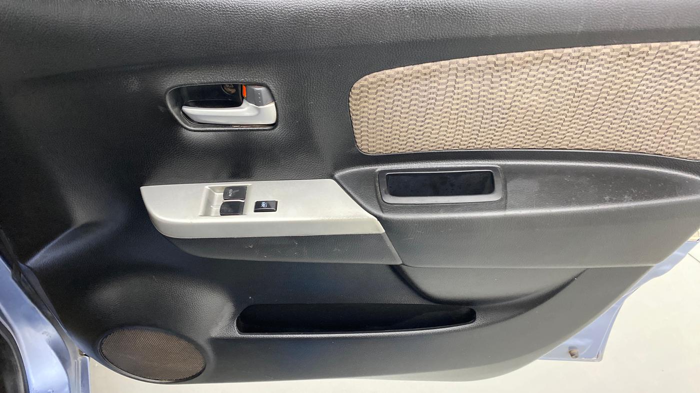 2013 Maruti Wagon R 1.0 LXI CNG, CNG, Manual, 50,428 km, Driver Side Door Panels Control