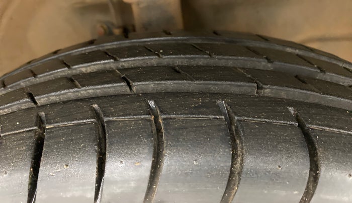 2013 Maruti Wagon R 1.0 LXI CNG, CNG, Manual, 50,428 km, Right Front Tyre Tread