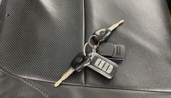 2017 Maruti Alto 800 LXI, CNG, Manual, 45,113 km, Key Close Up