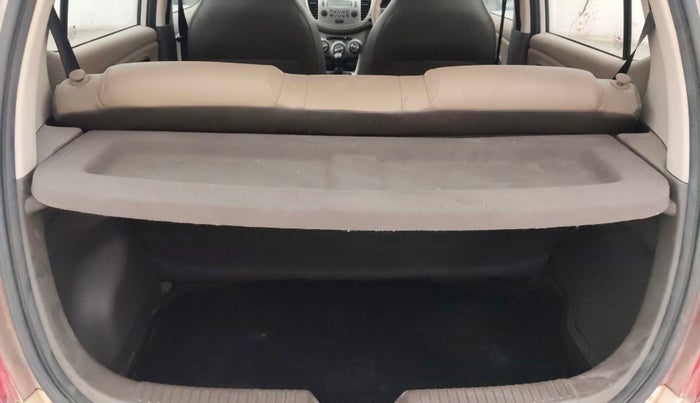 2015 Hyundai i10 SPORTZ 1.1, Petrol, Manual, 23,803 km, Boot Inside