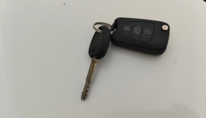 2015 Hyundai i10 SPORTZ 1.1, Petrol, Manual, 23,803 km, Key Close Up