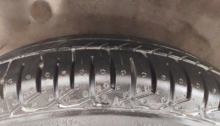 2015 Hyundai i10 SPORTZ 1.1, Petrol, Manual, 23,803 km, Right Rear Tyre Tread