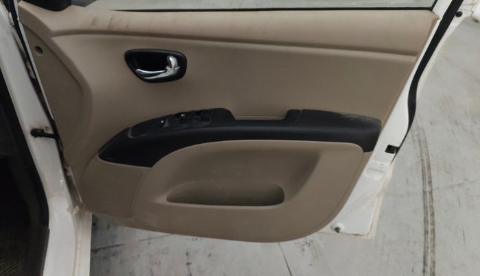 2015 Hyundai i10 SPORTZ 1.1, Petrol, Manual, 23,803 km, Driver Side Door Panels Control