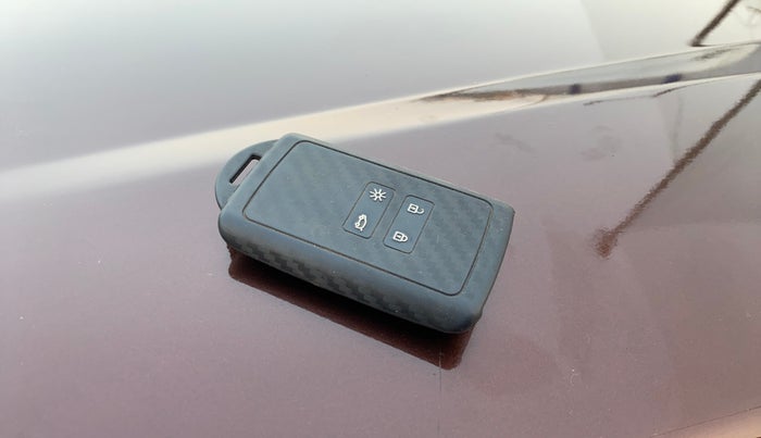 2021 Renault Kiger RXZ AMT DUAL TONE, Petrol, Automatic, 34,991 km, Key Close Up