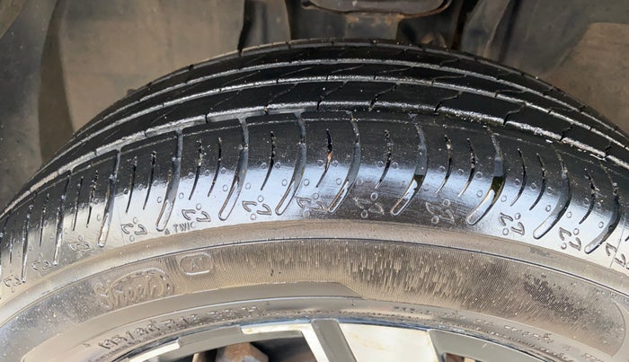 2021 Renault Kiger RXZ AMT DUAL TONE, Petrol, Automatic, 34,991 km, Left Front Tyre Tread