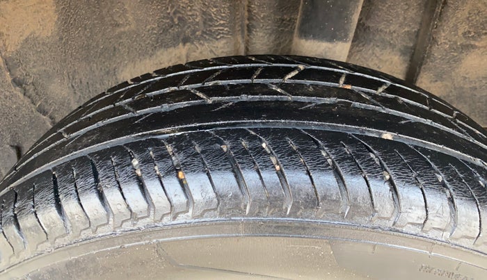 2021 Renault Kiger RXZ AMT DUAL TONE, Petrol, Automatic, 34,991 km, Left Rear Tyre Tread