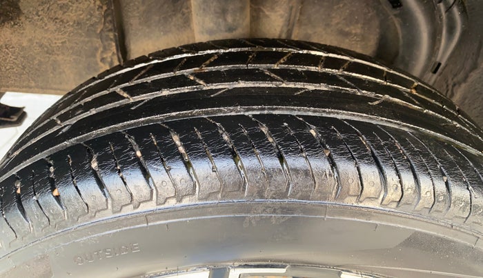 2021 Renault Kiger RXZ AMT DUAL TONE, Petrol, Automatic, 34,991 km, Right Rear Tyre Tread